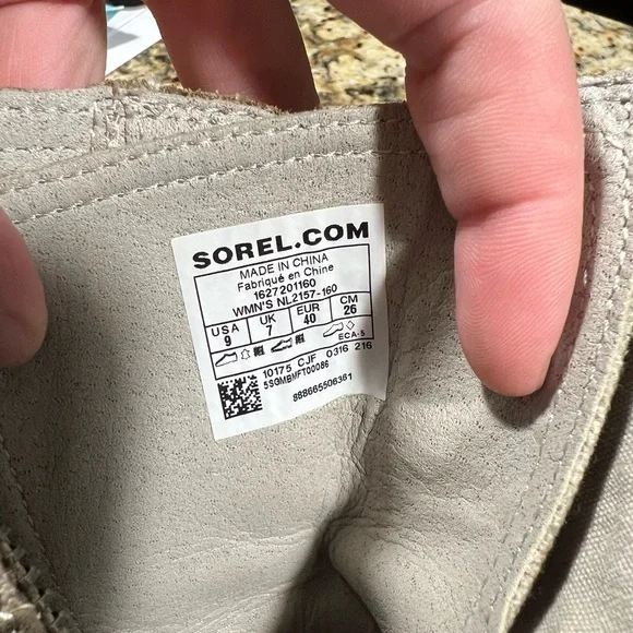 SOREL™ MAJOR CARLY • Sorel Taupe and Gray Lace-Up Boots - Picture 7 of 9